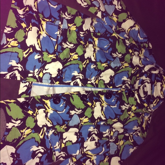 Charter Club Jacket with 👁 Catching Floral Detail - Picture 2 of 4